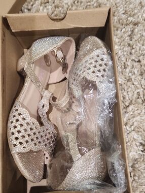 Girls' Glitter T-Strap Dress Shoes in Gold